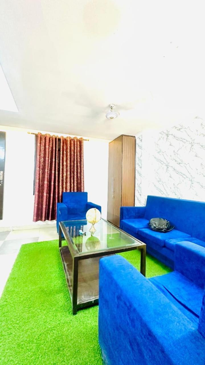 Couples Friendly * New Delhi