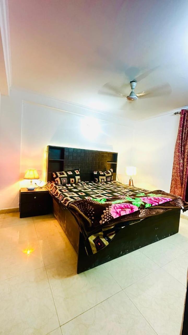 Couples Friendly * New Delhi